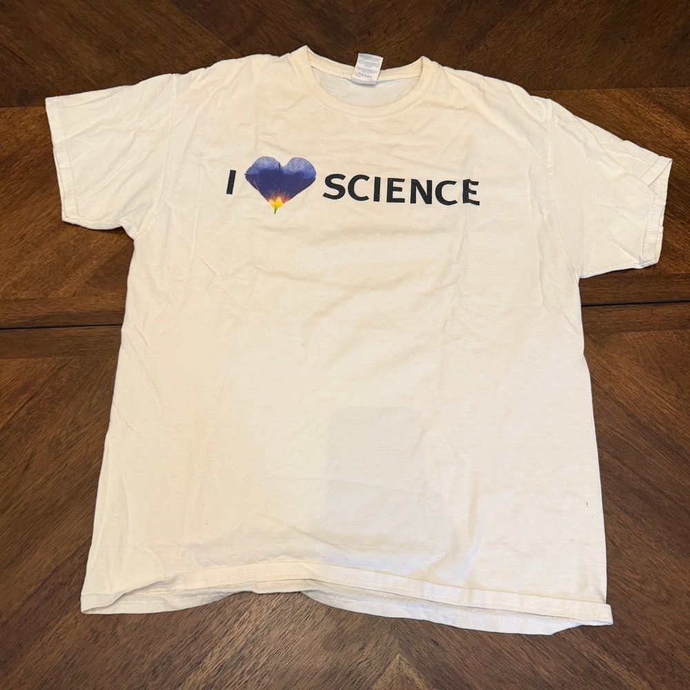 Gildan Ultra Cotton I Heart Science AAAS Graphic T-Shirt Cream Large